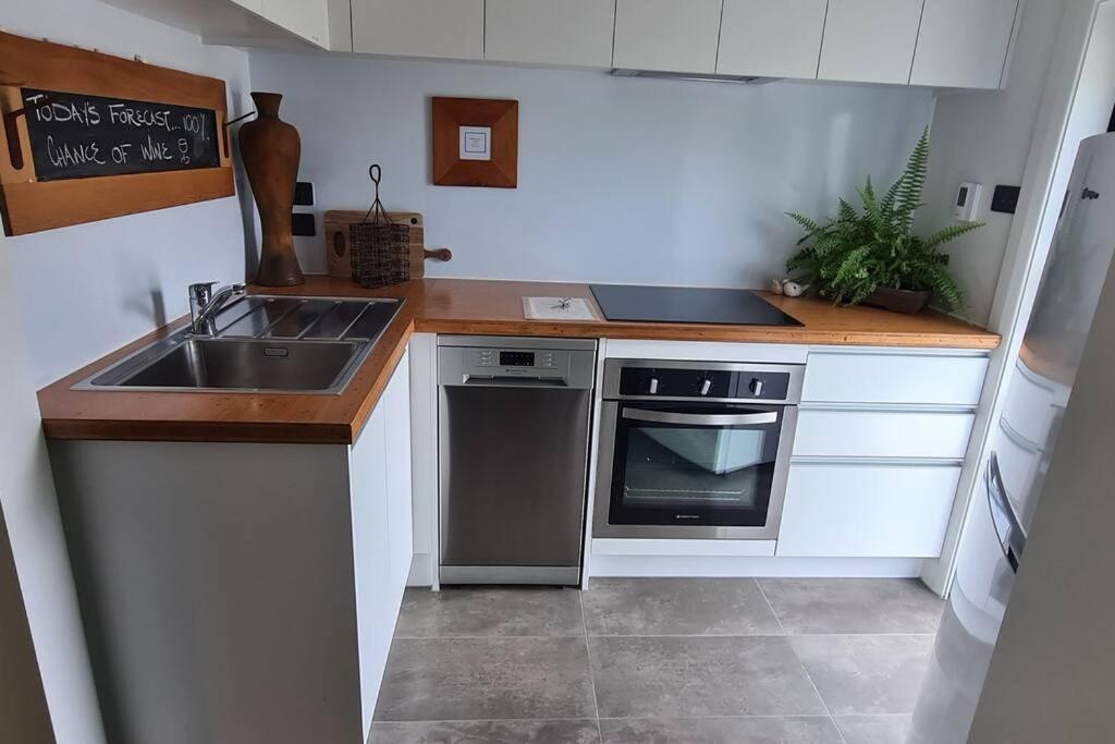 Apartment 1 - Haddin Court - Executive One Bedroom Blenheim Exteriör bild